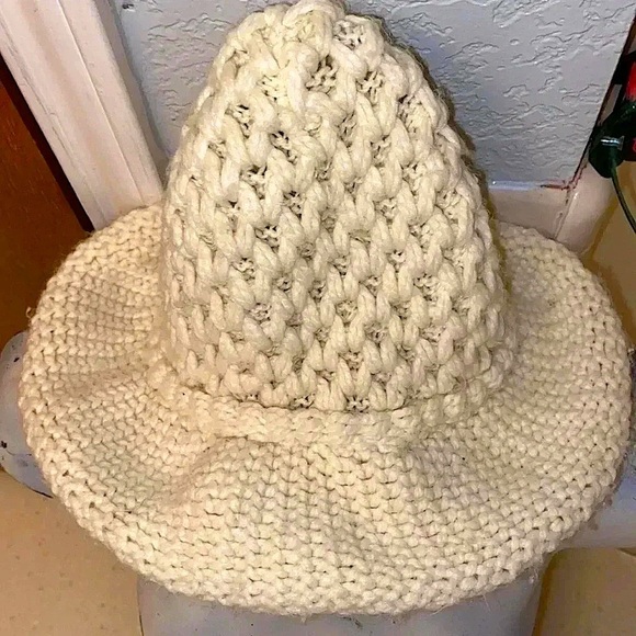 Knitted Bucket Hat - Picture 2 of 4
